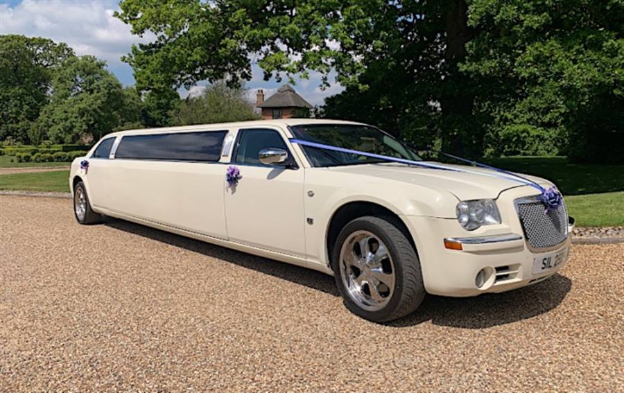 Wedding Cars Holly has taste in wedding cars! Instant Prices