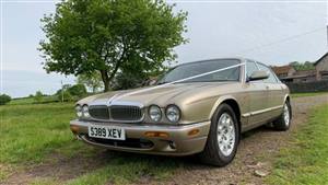 Jaguar V8 Sovereign Wedding car. Click for more information.
