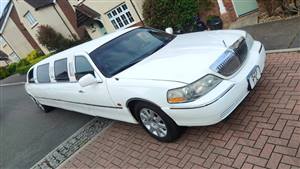 Lincoln Town Car Wedding car. Click for more information.