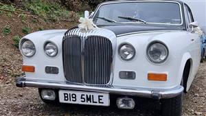 Daimler DS420 Landaulette Wedding car. Click for more information.