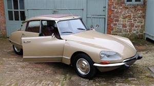 Citroen DS21 Wedding car. Click for more information.